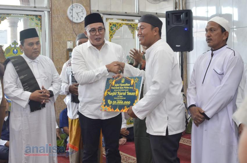 Safari Ramadan di Masjid Nurul Iman, Wakil Wali Kota Ajak Warga Berbuat Baik dan Tingkatkan Ibadah di Bulan Suci