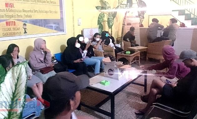 7 Pasangan Diluar Nikah Ini Keciduk Razia Pekat Dari Dalam Kamar