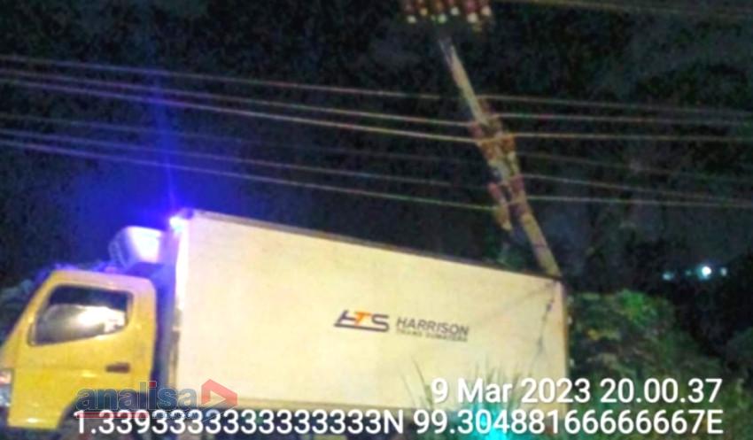 Truk Tabrak Tiang, Listrik di Padangsidimpuan Sekitarnya Padam