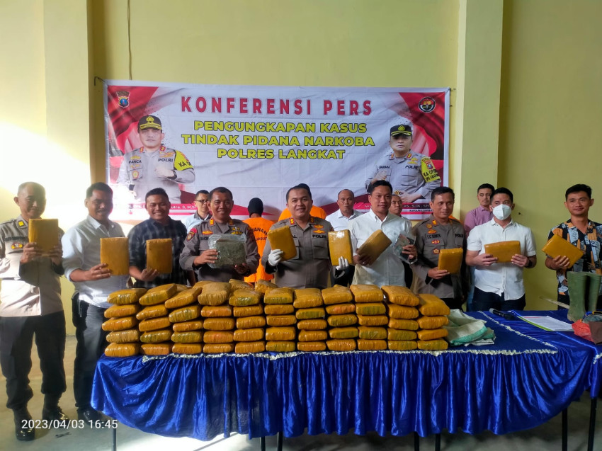 2 Kurir 105 Ball Ganja Diamankan Polres Langkat