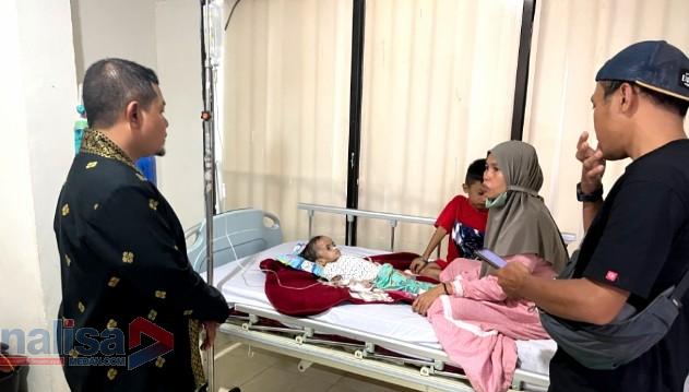 H.Imran Sah Ritonga Jenguk Balita Siti Mariam di Rumah Sakit Inanta Padangsidimpuan