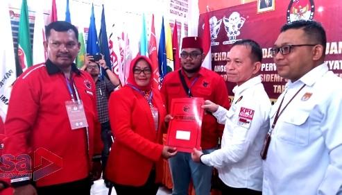 PDIP Resmi Daftarkan 30 Calegnya ke KPU Padangsidimpuan