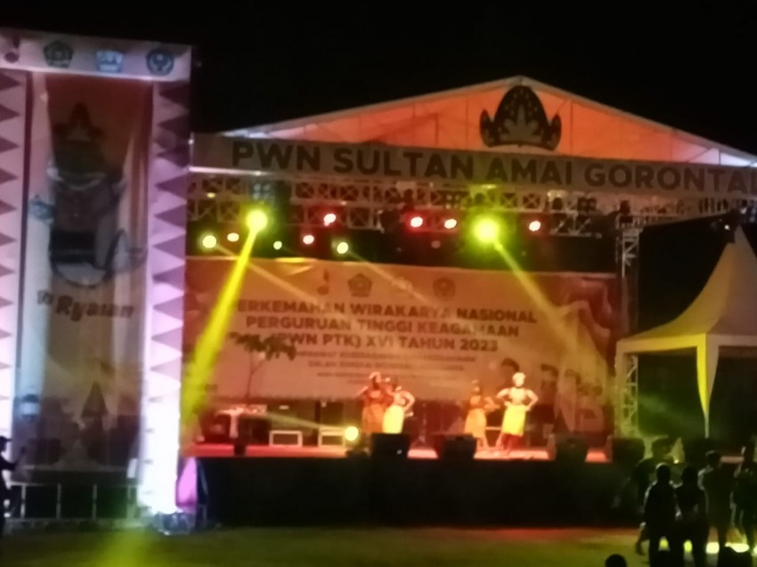 Kontingen Pramuka IAIN Lhokseumawe Hipnotis Pengunjung Pentas Seni PWN Gorontalo
