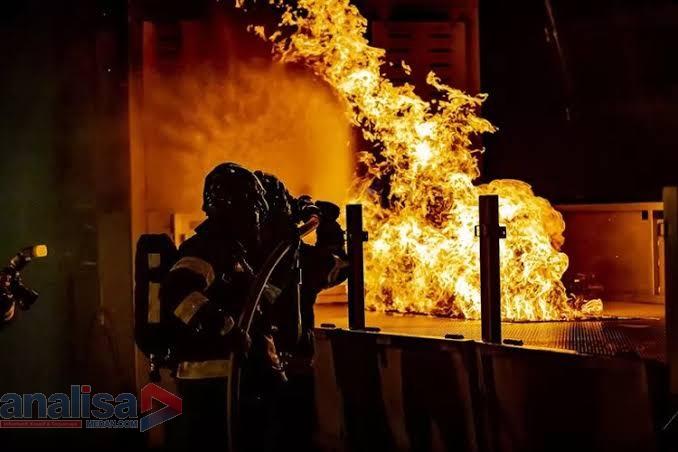BreakingNews, Satu Unit Rumah Terbakar di Sidimpuan