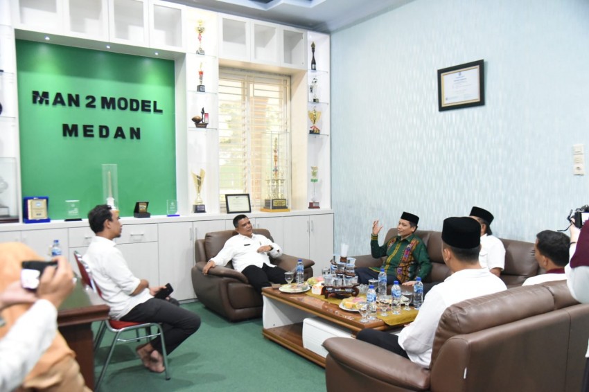 Wakil Ketua DPRD Medan Kunjungi MAN 2 Model, Minta Kesejahteraan Guru Diperhatikan