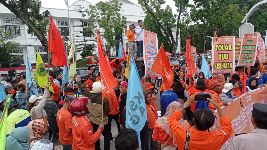 Demo Buruh Sumut Tolak Omnibuslaw dan Ogah Pilih Edy Rahmayadi Jadi Gubsu Lagi
