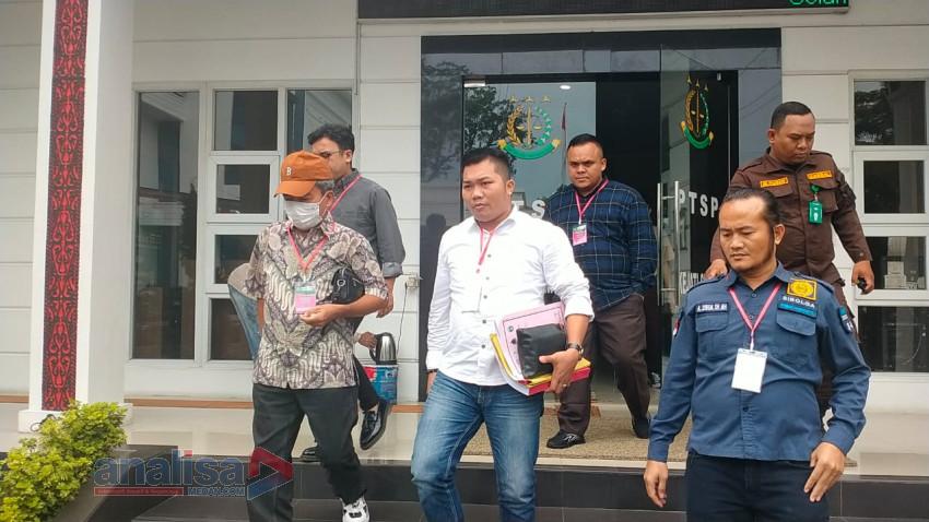 Mantan Bupati Samosir Mangindar Simbolon Hormati Proses Hukum, Datangi Kejaksaan Tinggi Sumatera Utara