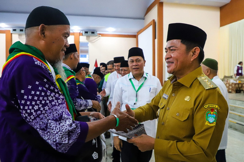 Pj Gubernur Sumut Lepas Keberangkatan 360 Jemaah Haji Kloter I Asal Asahan