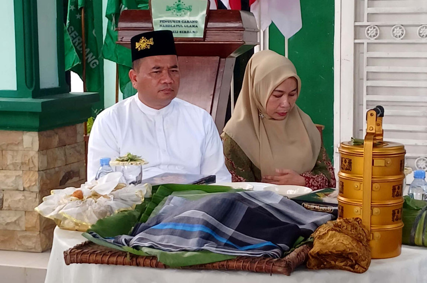 Timur Tumanggor dan Istri &lsquo;Diupah-upah&rsquo;