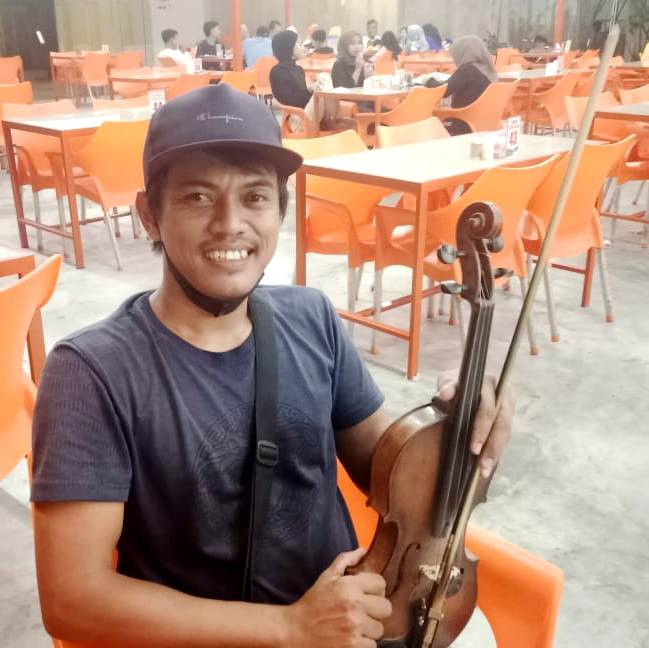 Biola Mendorong Suhendri Keluar dari Zona Aman Demi Bebas Berkreasi