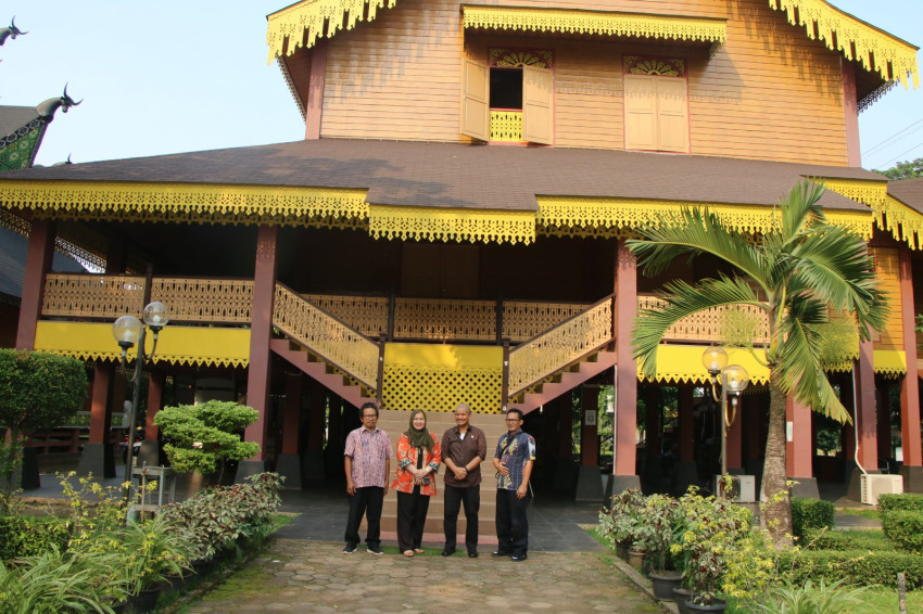 Anjungan Sumatera Utara yang berada di Taman Mini Indonesia Indah (TMII), DKI Jakarta Memprihatinkan