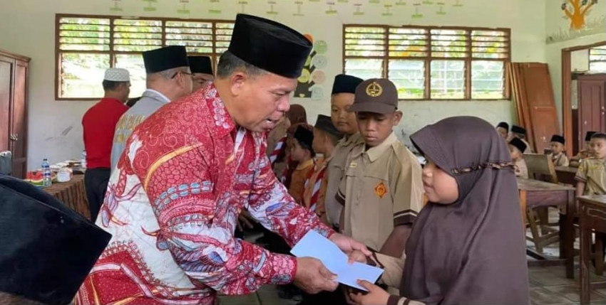 100  Anak Yatim Terima Santunan Program Pemberdayaan Zakat Kemenag Palas dan Baznas