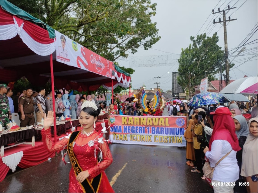 Ribuan Warga dan Pelajar di Palas Antusias Ikuti Pawai Karnaval Kirab Budaya