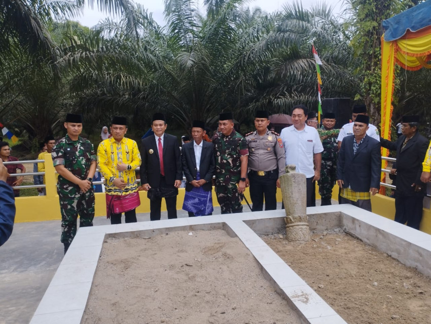 Pj Bupati Palas Resmikan Pemugaran Makam Op.Raja Gadu Mulai Tandang Hasibuan di Huristak