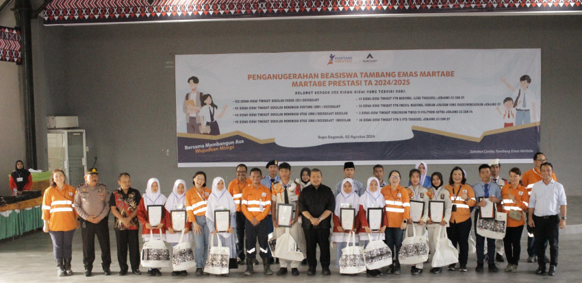Tambang Emas Martabe Anugerahkan Ratusan Beasiswa Pelajar Senilai Hampir 5 Miliar