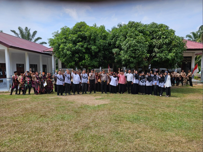 Tarian Adat,Sambut Kapolsek Barumun Tengah Dikegiatan  Police Goes To Shcool