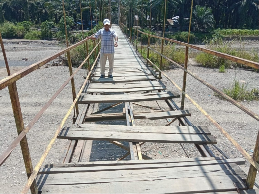 Jembatan Gantung di Kecamatan Ulu Sosa Rusak, Ancam Keselamatan Warga Yang Melintas
