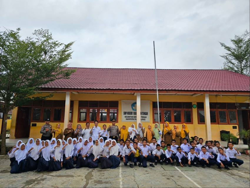 Edukasi Pelajar, Polsek Barumun Tengah Police Goes To Shcool di SMP  Negeri 1 Barteng