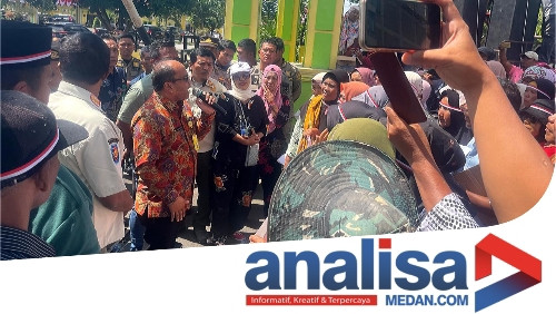 Ratusan Warga Sidimpuan Gelar Demo, Sekda Letnan Dalimunthe Temui Dan Pastikan Masalah Irigasi Selesai