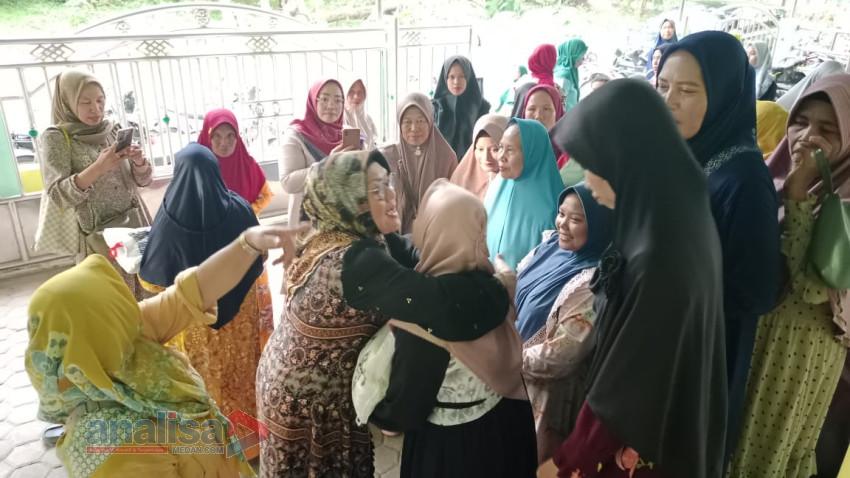 Yayasan Ummu Rahmah Berbagi dengan Ibu Perwiritan Desa Durian