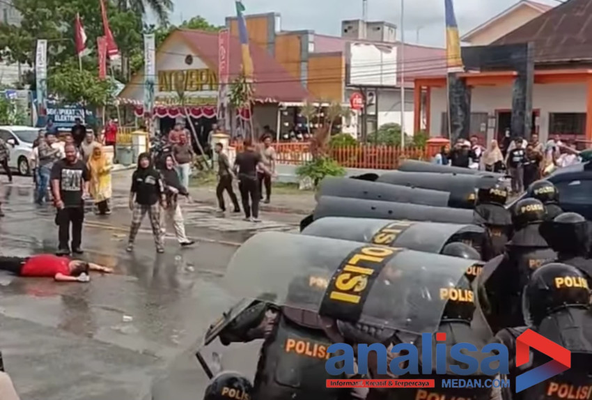Ratusan Massa Pendukung Cakada Bentrok dengan Personel Dalmas Polres Tanjungbalai