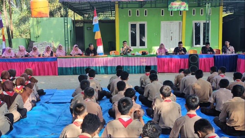 Kapolsek Barumun Tengah Ajak Pelajar Tertib Berlalu Lintas dan Hindari Bahaya Narkoba