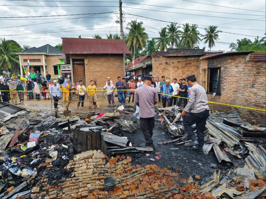 Dua Rumah Terbakar di Kecamatan Sosa Julu Padanglawas