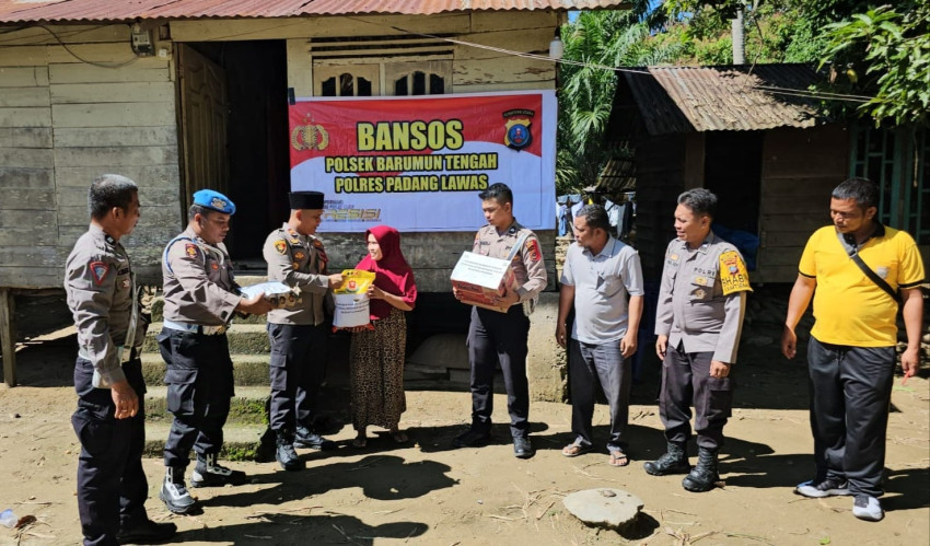Kapolsek Barumun Tengah Berikan Bantuan Paket Sembako ke Warga