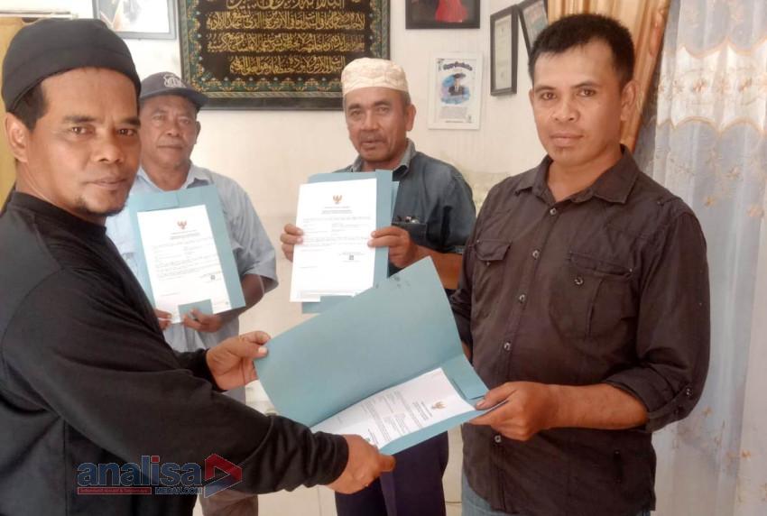Ketua KOMUNIKATIF Serahkan Sertifikat NIB Untuk Anggota