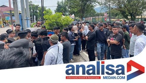 Seratusan Massa Demo di Pengadilan Sidimpuan Terkait Jovi
