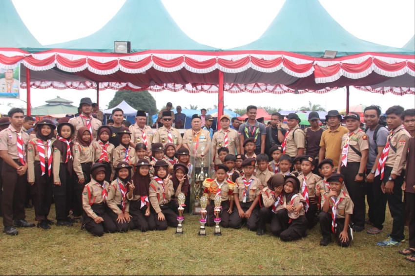 SMP N 2 Huristak dan SD N 0703 Hutaraja Tinggi Juara Umum  LKP Tingkat Penggalang Kwarcab Palas