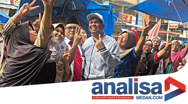 Tren Salam Dua Jari di Sidimpuan Jadi Simbol Persaudaraan Dan "Kemenangan"