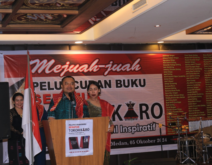 Buku 100 Tokoh Karo Karya Tania Depari Dilauncing, Farianda : Mahkota Seorang Wartawan Adalah Menulis