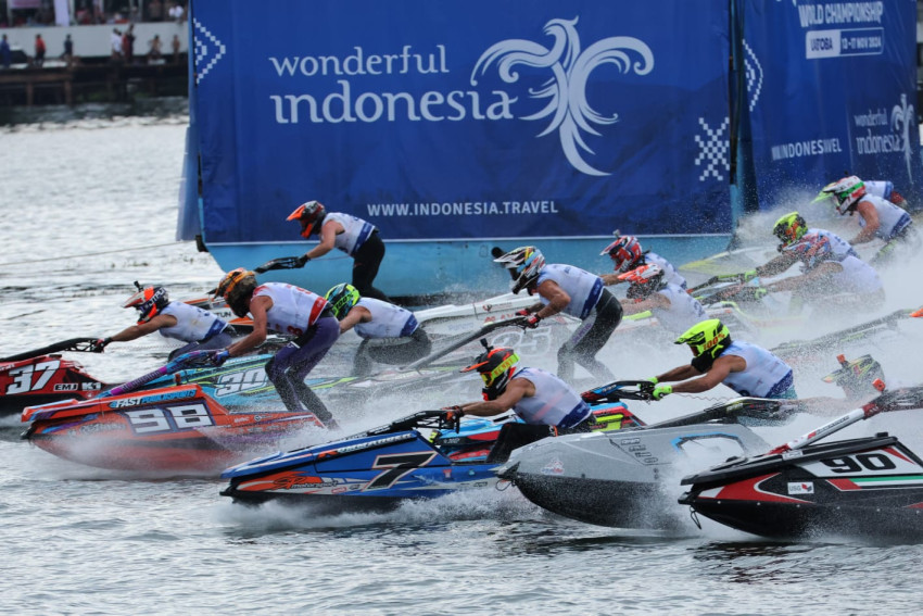Aquabike Jetski World Championship Danau Toba Hari Keempat Diwarnai Balapan dan Atraksi Mengagumkan