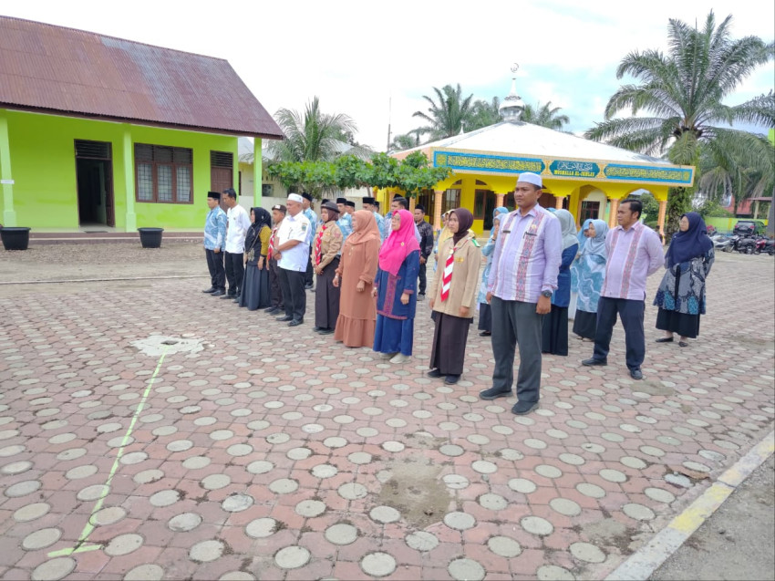 Kakan Kemenag Palas Lepas 3 Siswa Madrasah Mengikuti Pramuka Nasional di Cibubur