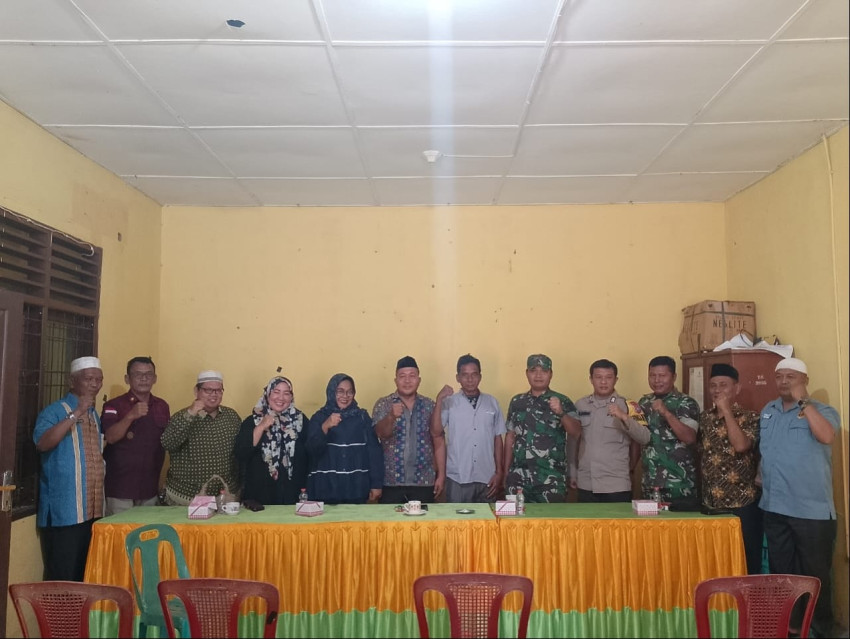 DLHK Palas Diberikan Penghargaan Sahabat Lingkungan ke Ikhwan Hasibuan