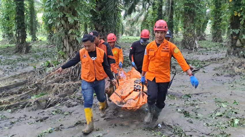 Korban Longsor yang Hilang Tengku Riski Ditemukan Tim SAR Gabungan
