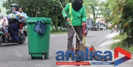 Jelang 3 Bulan. Gaji Petugas Kebersihan di Sidimpuan Tak Kunjung Dibayar. Petugas: Puasoma Indon, Biadoma Ami?