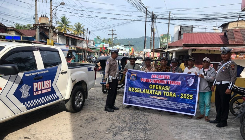 Satlantas Polres Tapteng Sosialisasi Penggunaan Helm SNI untuk Keselamatan