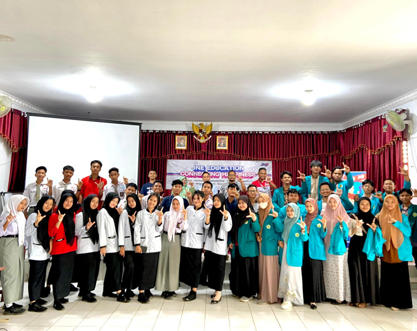 Berkunjung ke SMKN 1 dan STAI Al Hikmah Kota Tebingtinggi, JNE Gelar Connecting Happiness For Education