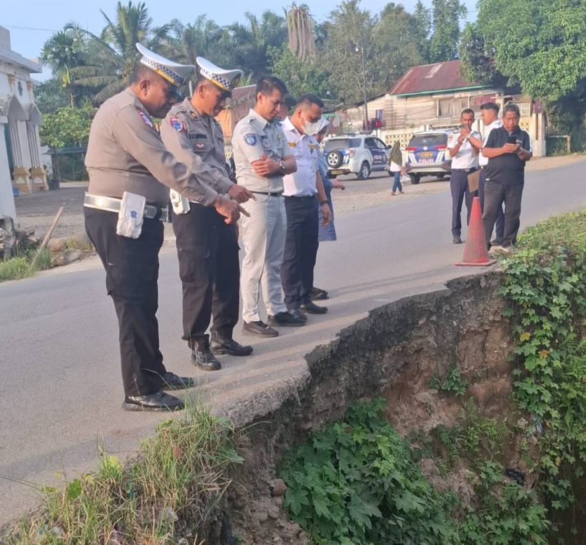 Kasat Lantas Polres Palas Tinjau Ruas Jalan Rawan Kecelakaaan Lalu Lintas