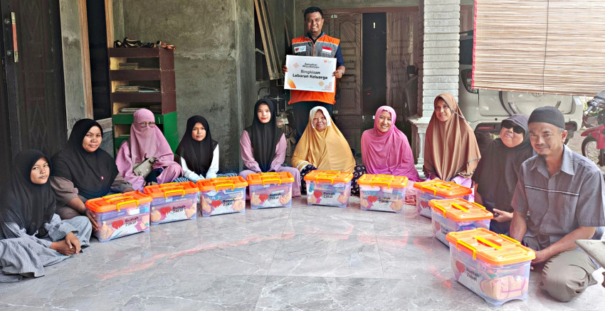 Rumah Zakat Salurkan Paket Lebaran untuk Keluarga Miskin Dhuafa