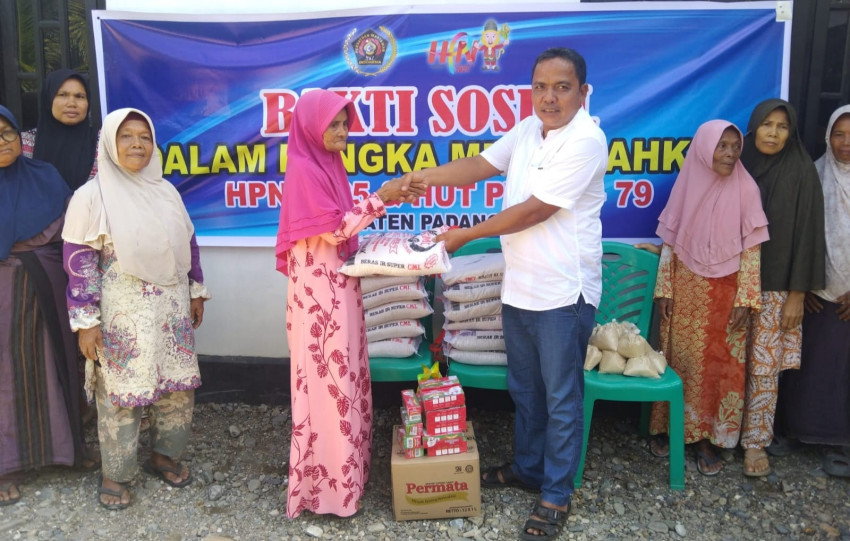 PWI Palas Berbagi Dengan Keluarga Kurang Mampu