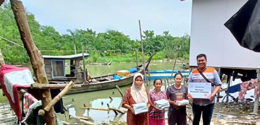 Rumah Zakat Distribusikan Bantuan Makanan Warga Pesisir Bagan Percut