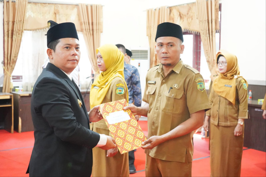 Bupati Palas Lantik 15 Pejabat Administrator dan Fungsional