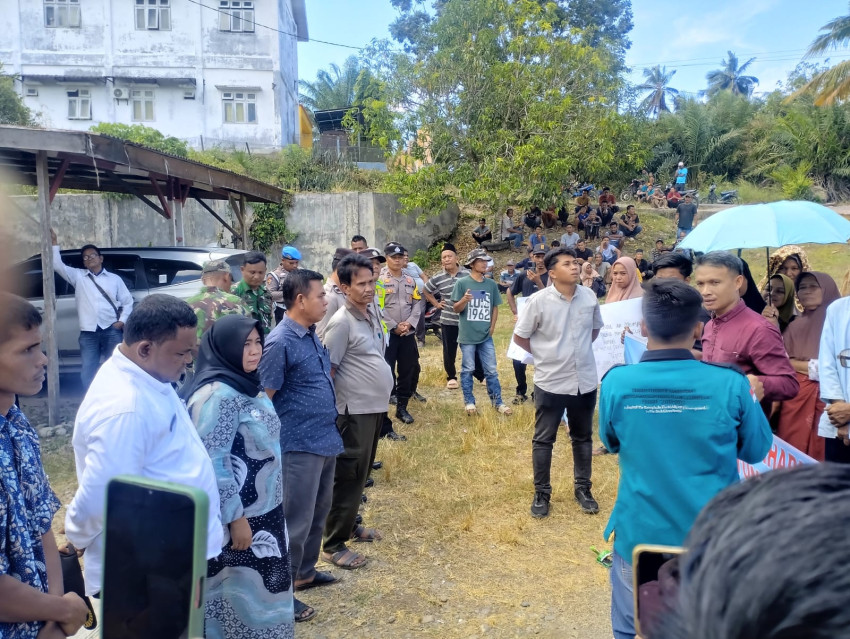 Camat Sihapas Barumun  Dengar dan Jawab Langsung Aspirasi Masyarakat