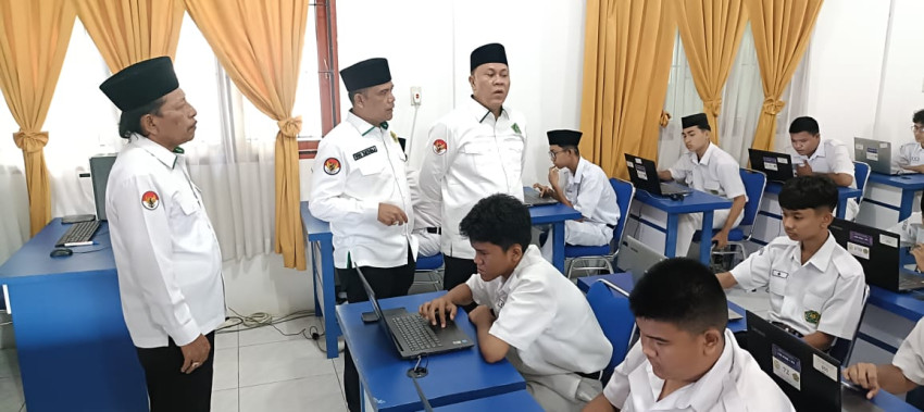 Kakanwil Kemenag Sumut Tinjau Pelaksanaan ANBK di MAN 2 Model Medan