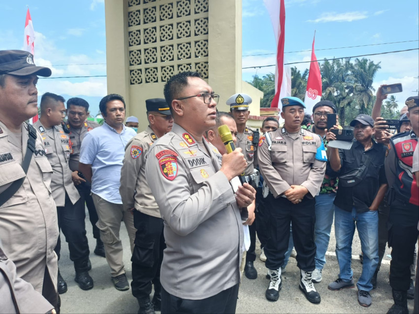 Lambat Tangani Pengaduan Penganiayaan Anak, Mahasiswa Demo Polres Palas