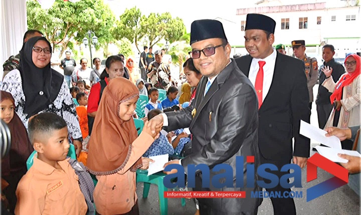 Peringati Kemerdekaan, Pemko Padangsidimpuan Salurkan Beasiswa Kepada 1.340 Siswa