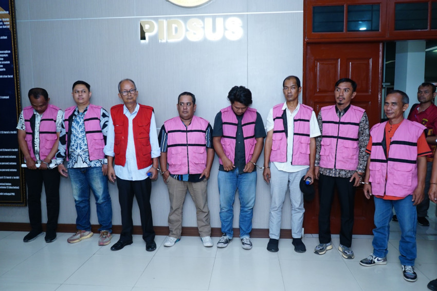 Kejatisu Tahan 8 Tersangka Korupsi Pembangunan dan Perbaikan Jalan di Kabupaten Batubara